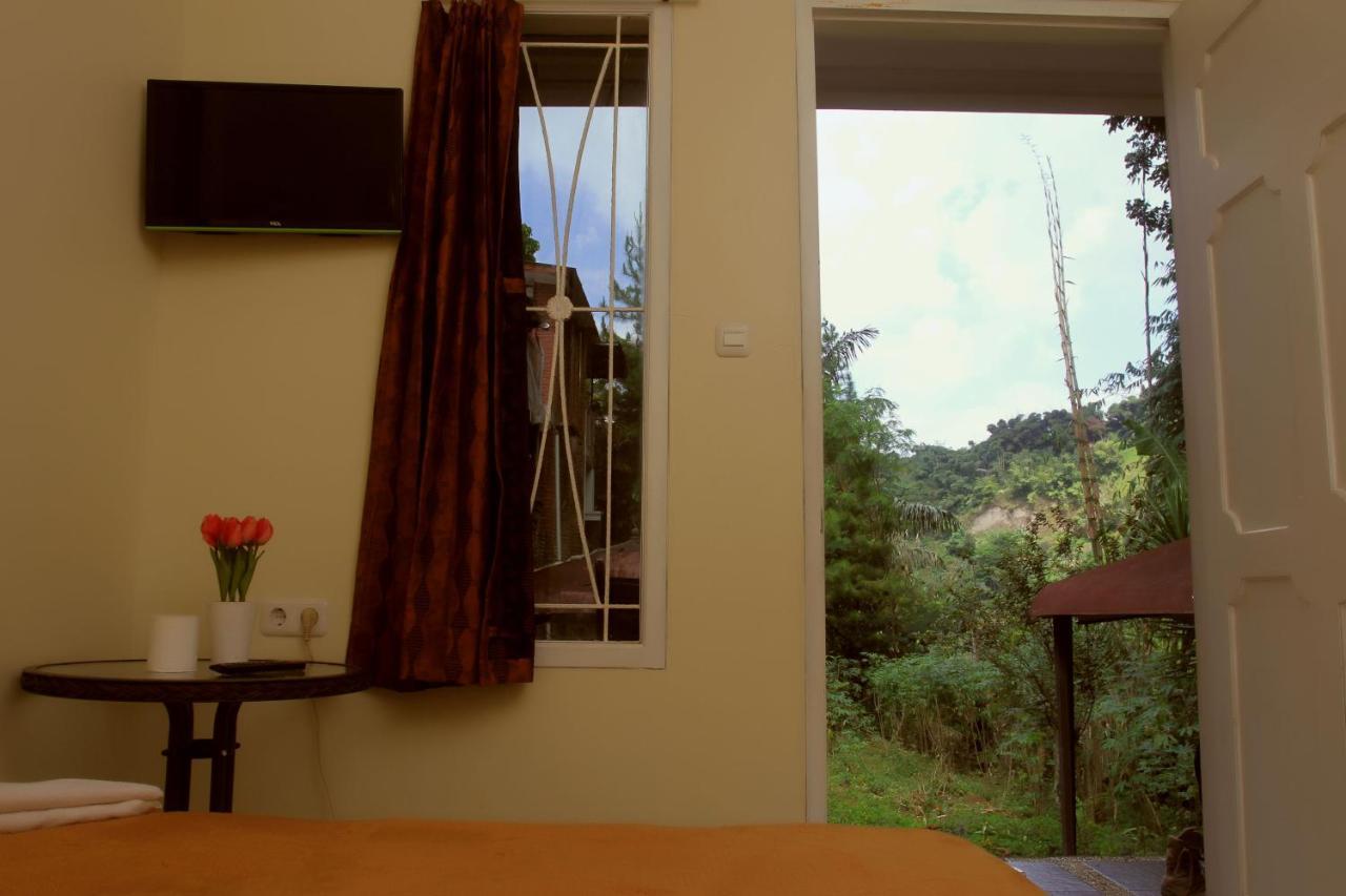 Bantal Guling Villa Lembang Esterno foto