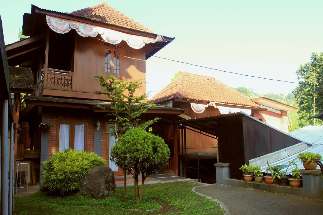 Bantal Guling Villa Lembang Esterno foto