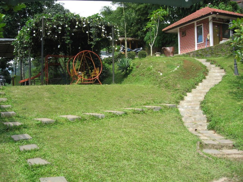 Bantal Guling Villa Lembang Esterno foto