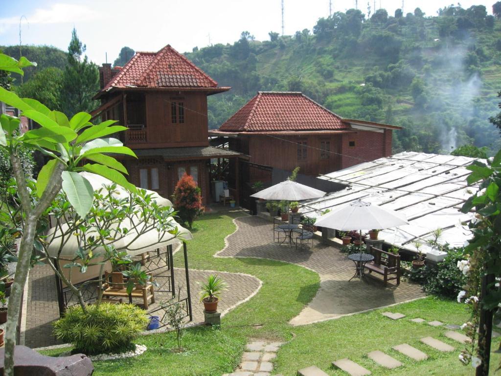 Bantal Guling Villa Lembang Esterno foto