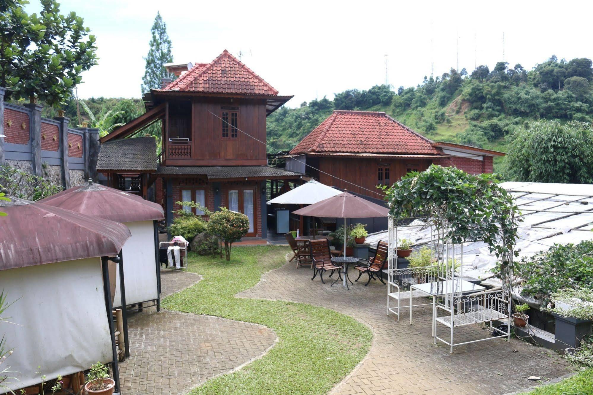 Bantal Guling Villa Lembang Esterno foto