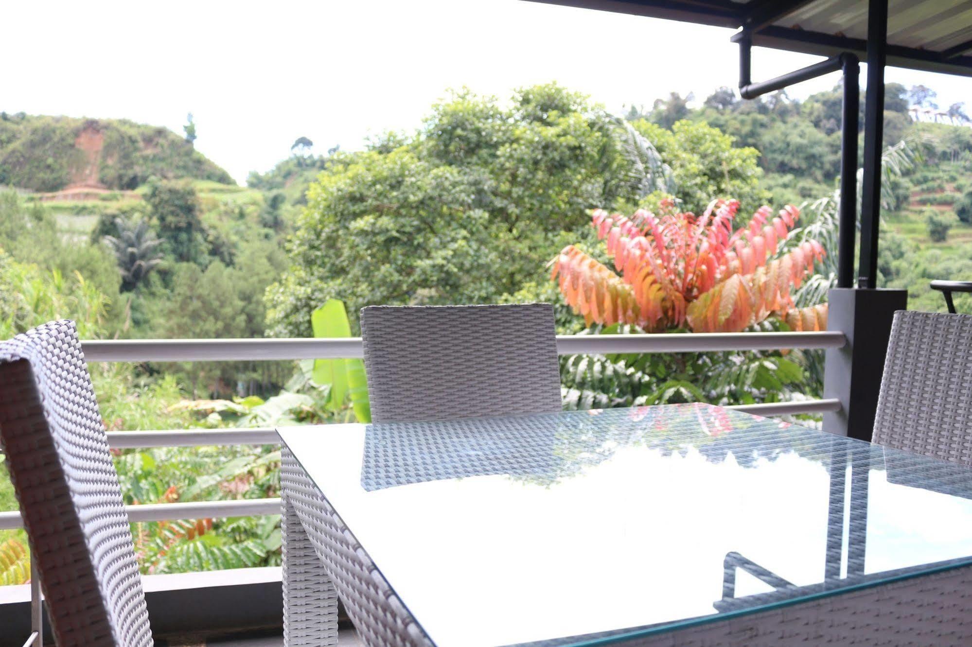 Bantal Guling Villa Lembang Esterno foto