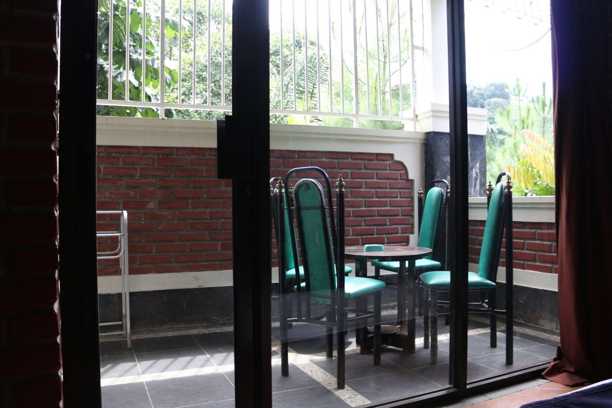 Bantal Guling Villa Lembang Esterno foto