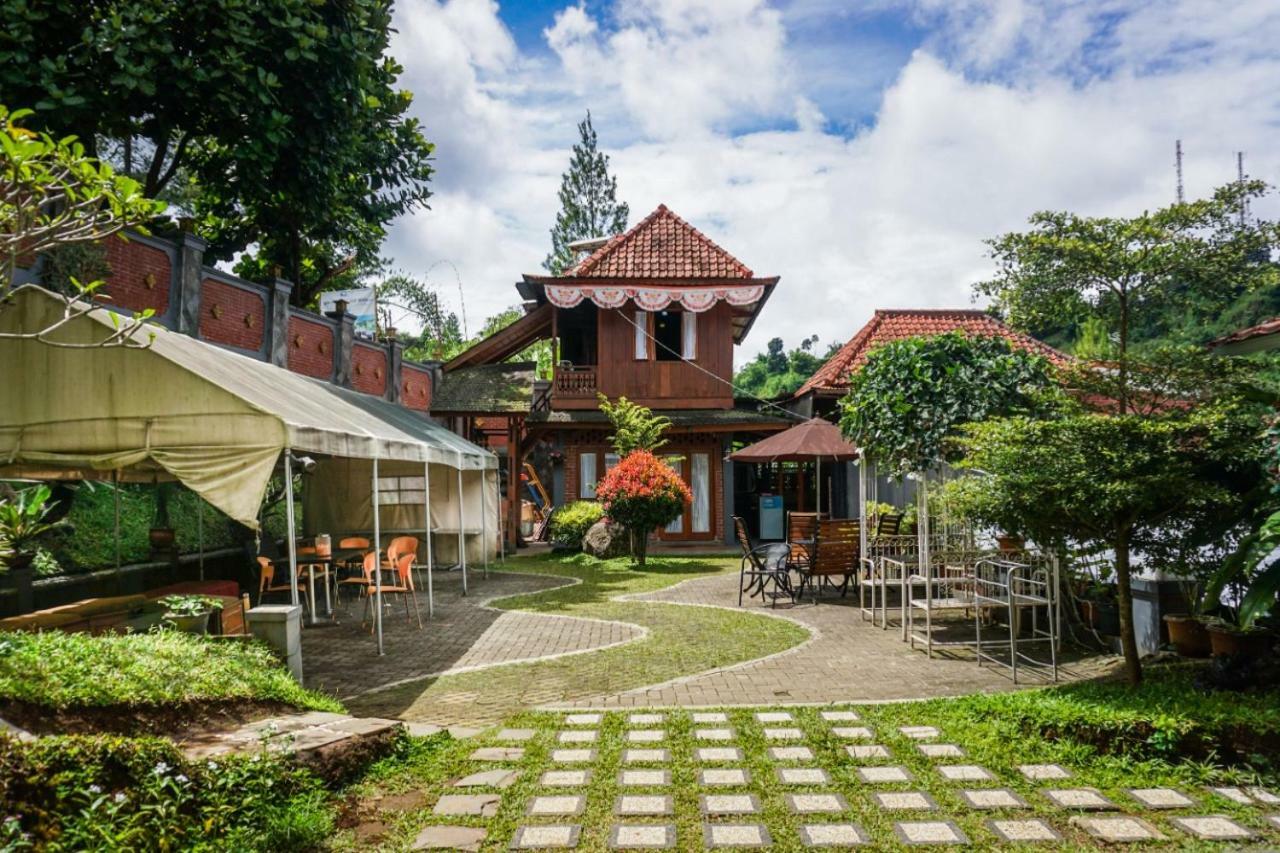 Bantal Guling Villa Lembang Esterno foto